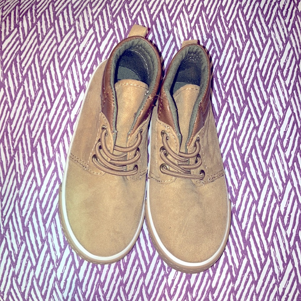 Like new boys Old Navy shoes